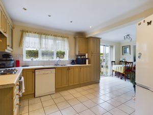 Kitchen diner- click for photo gallery